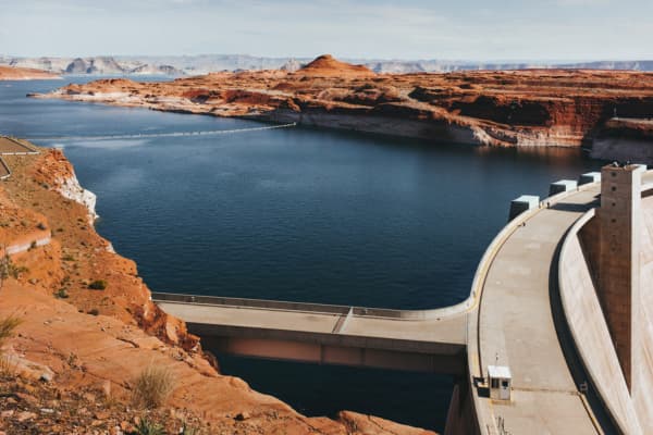 gray concrete dam at daytime